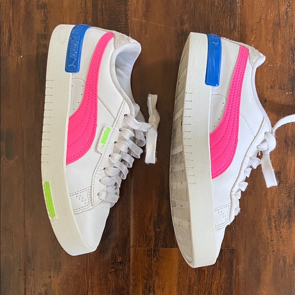 Puma Sneakers in White with Pink and Blue Highlights Youth 6 - Picture 8 of 12